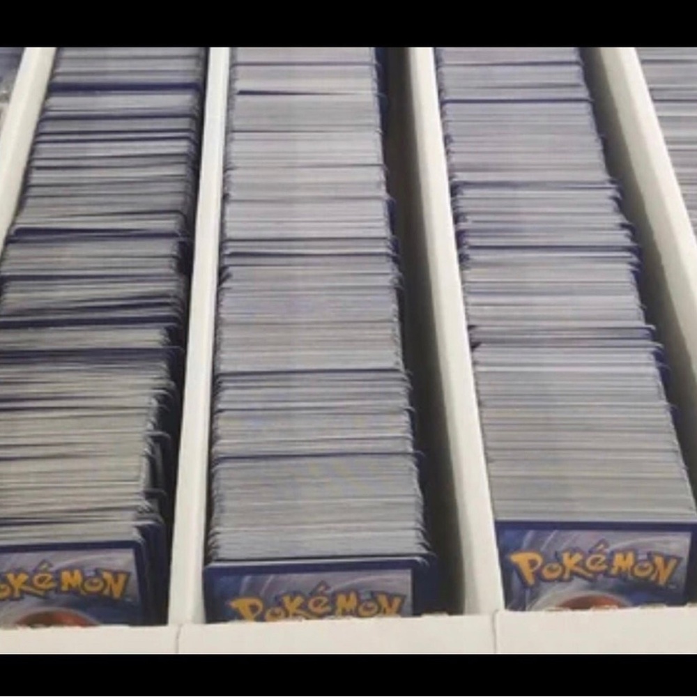 Bundle of 100 Pokemon cards!